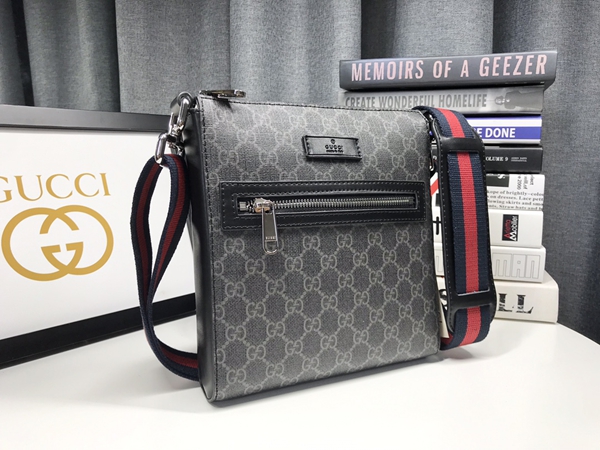 激安グッチバッグコピー背面デザイン